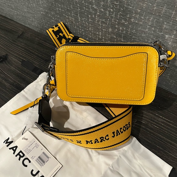 NWT Marc Jacobs Snapshot Peanuts Americana Crossbody Bag Woodstock Yellow - Picture 5 of 8